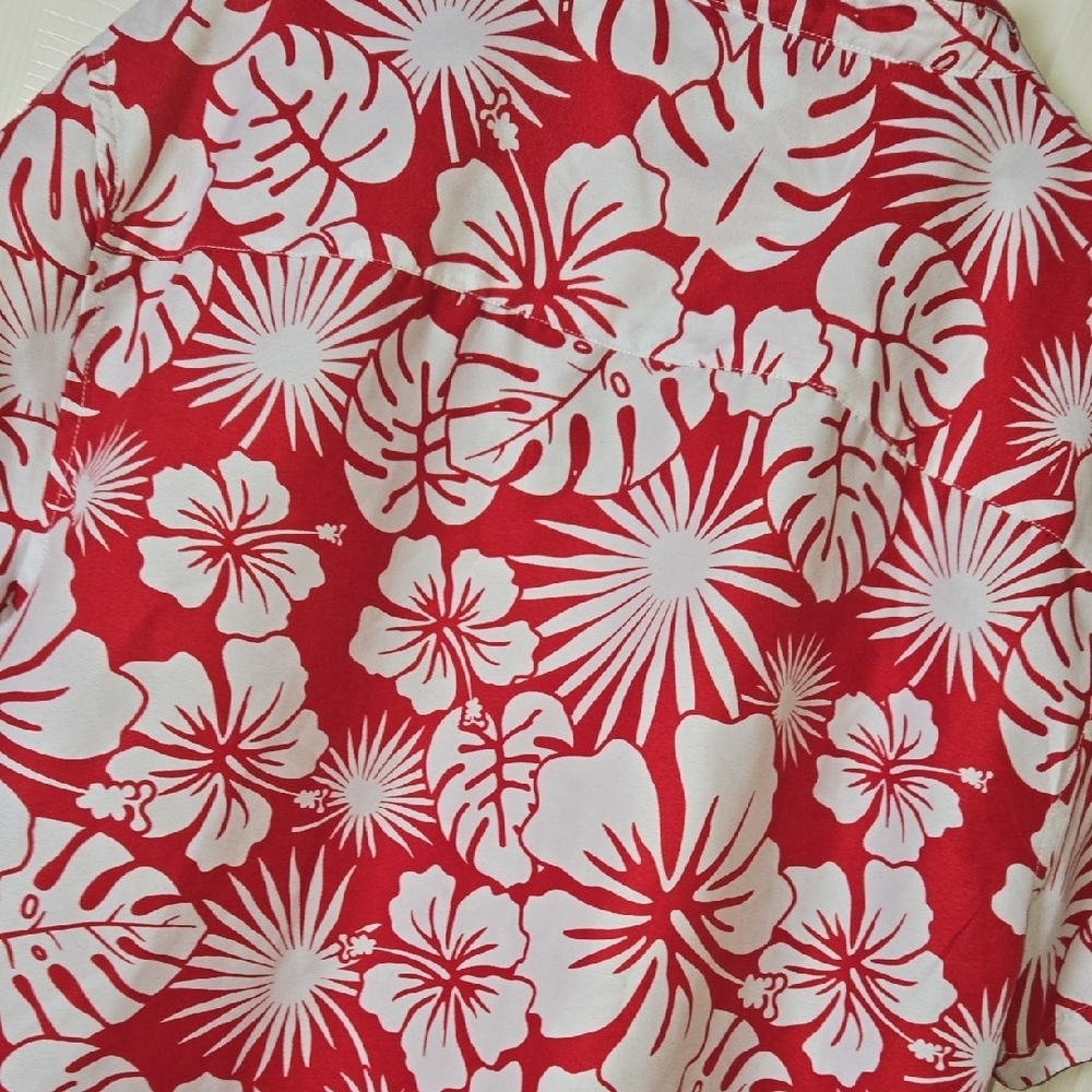 Southpole Lg  Red and White Casual Button Down Shirt with Floral Print - Picture 9 of 9